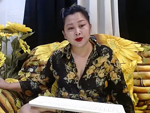 Snapshot of UrSweetClassyPinay chatting on 12-22-25, 10:48 UrSweetClassyPinay online show from 12-22-25, 10:48