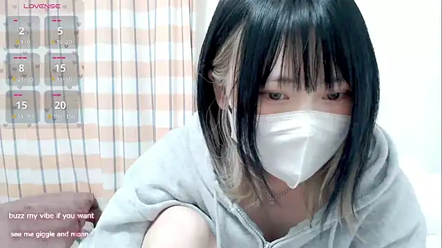 Snapshot of FUYU_rain chatting on 10-31-25, 12:29 FUYU rain online show from 10-31-25, 12:29