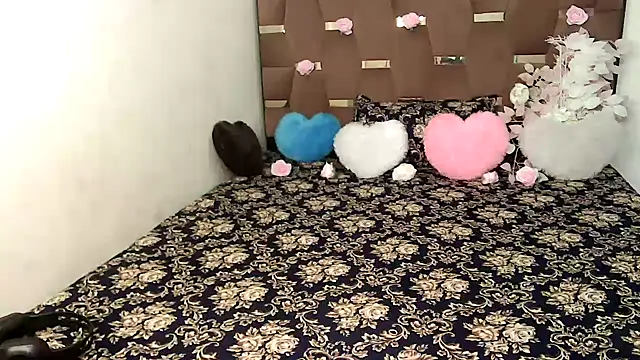 megancatluna online show from 10-22-25, 05:40