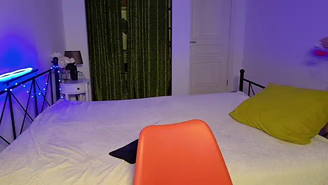 RaileReed online show from 12-05-25, 01:43