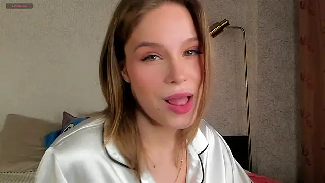 TaiteBayles online show from 11-10-25, 01:32