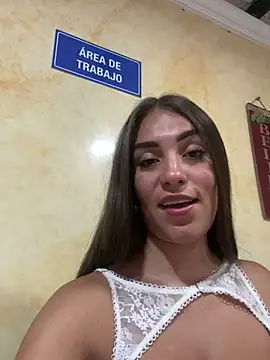 Snapshot of EMILY-07_ chatting on 02-14-25, 08:37 EMILY-07 online show from 02-14-25, 08:37