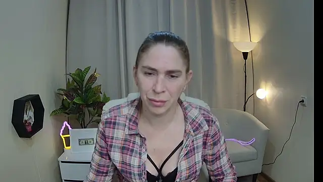Snapshot of TessaDaybreak chatting on 04-22-26, 07:04 TessaDaybreak online show from 04-22-26, 07:04