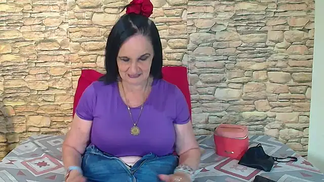 Snapshot of LuciousGrace chatting on 01-10-26, 05:36 LuciousGrace online show from 01-10-26, 05:36