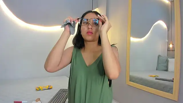 lucelly 15 online show from 12-17-25, 11:48