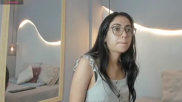 lucelly 15 online show from 10-12-25, 11:11