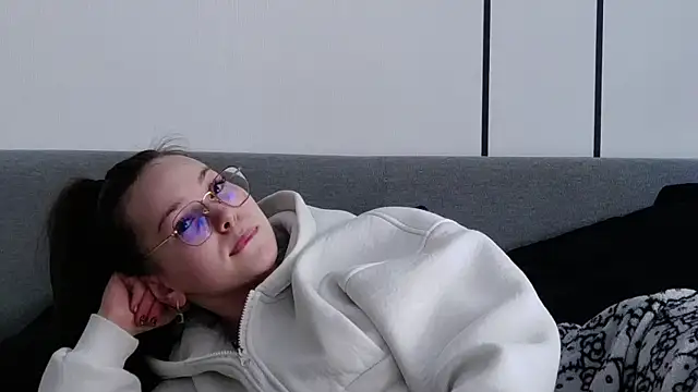 -Amora online show from 03-31-26, 11:12