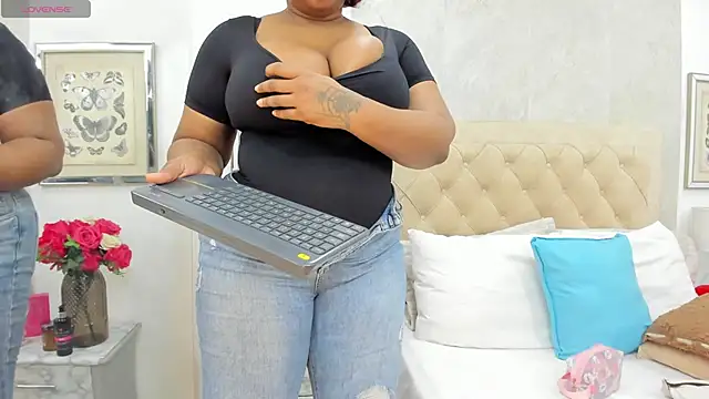 Snapshot of KimberlyBigBoobs chatting on 05-18-26, 12:44 KimberlyBigBoobs online show from 05-18-26, 12:44