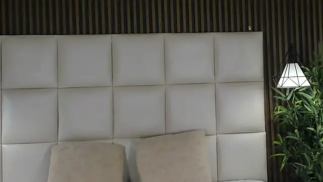 MelanieHillss online show from 04-09-26, 04:03