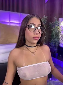 Snapshot of MelanieHillss chatting on 07-22-26, 04:36 MelanieHillss online show from 07-22-26, 04:36