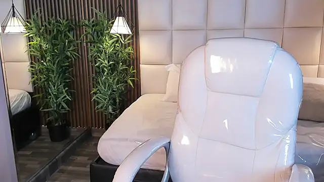 MelanieHillss online show from 03-31-26, 04:03