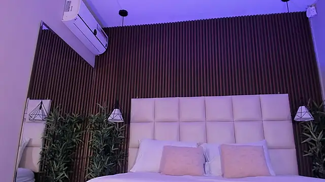 MelanieHillss online show from 03-19-26, 04:34