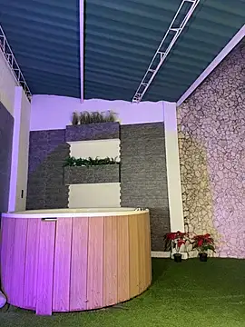 MelanieHillss online show from 12-14-25, 04:51