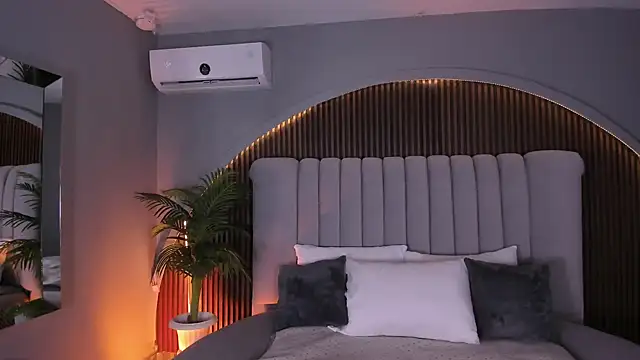 MelanieHillss online show from 01-18-26, 04:05