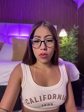 Snapshot of MelanieHillss chatting on 07-11-26, 04:35 MelanieHillss online show from 07-11-26, 04:35