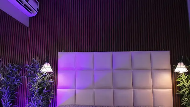 MelanieHillss online show from 04-15-26, 04:07