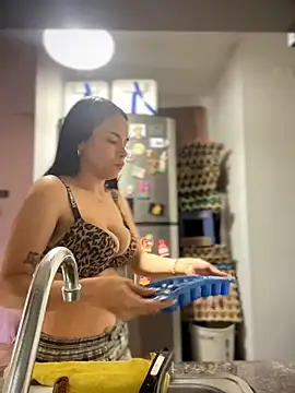 Naatalia online show from 12-20-25, 06:33