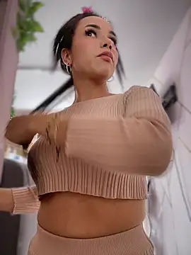 Naatalia online show from 11-28-25, 06:19