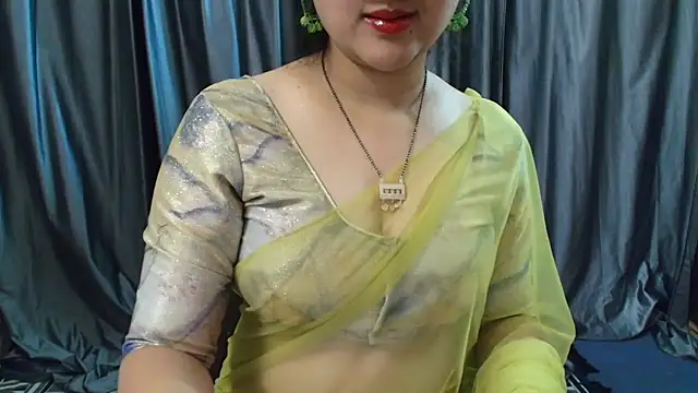 Snapshot of goldiwets chatting on 09-12-25, 04:34 goldiwets online show from 09-12-25, 04:34