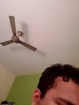 Snapshot of susthovai chatting on 09-18-25, 11:24 susthovai online show from 09-18-25, 11:24