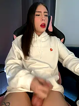 Snapshot of candycami19 chatting on 09-28-25, 04:47 candycami19 online show from 09-28-25, 04:47