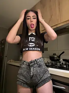 Snapshot of candycami19 chatting on 02-26-25, 08:28 candycami19 online show from 02-26-25, 08:28