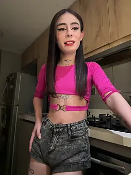 Snapshot of candycami19 chatting on 03-05-25, 11:38 candycami19 online show from 03-05-25, 11:38