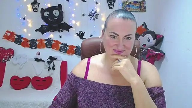DianaMGG online show from 10-21-25, 05:23