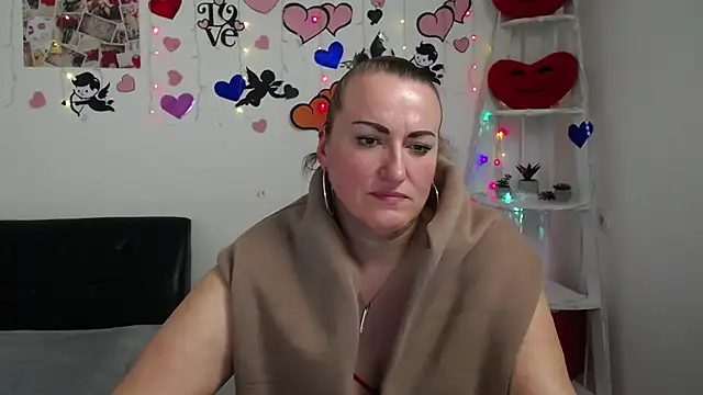 DianaMGG online show from 02-28-25, 03:15