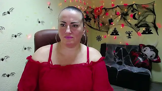 DianaMGG online show from 10-27-25, 06:14