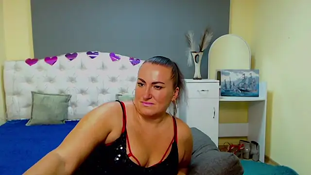DianaMGG online show from 10-10-25, 05:41