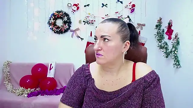 DianaMGG online show from 12-19-25, 06:32