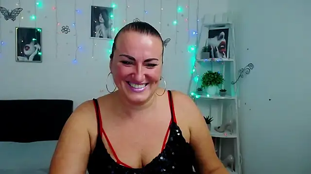 DianaMGG online show from 10-14-25, 05:24