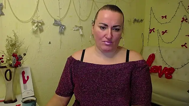 DianaMGG online show from 01-13-26, 06:39