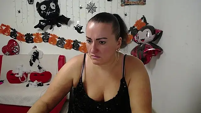 DianaMGG online show from 10-30-25, 06:23