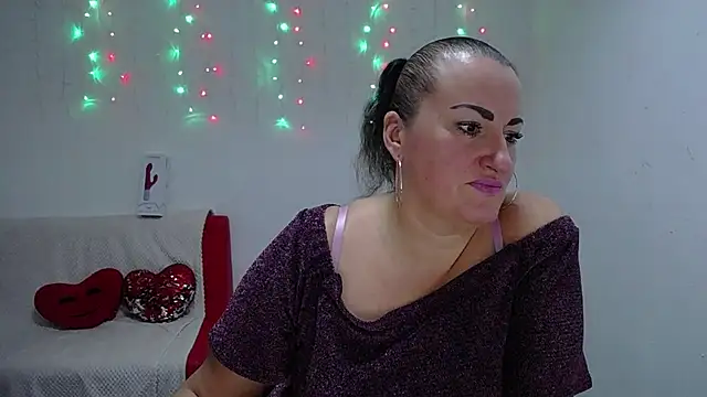 DianaMGG online show from 11-11-25, 06:30