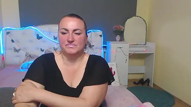 DianaMGG online show from 04-27-26, 05:49