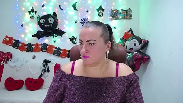 DianaMGG online show from 10-18-25, 05:15