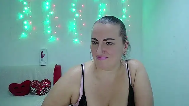 DianaMGG online show from 11-08-25, 06:17