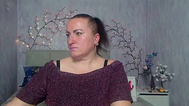 DianaMGG online show from 04-24-26, 05:42