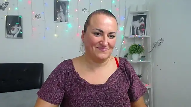 DianaMGG online show from 10-09-25, 05:35