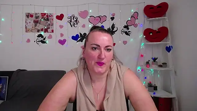 DianaMGG online show from 03-06-25, 12:41