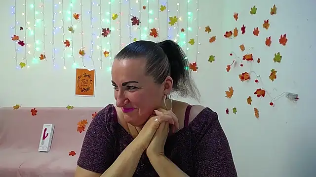 DianaMGG online show from 11-25-25, 06:47