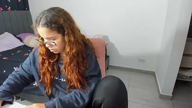 Greciaruiz  online show from 11-24-25, 12:43