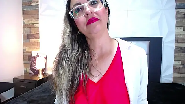 Snapshot of Azaahara_ chatting on 03-18-25, 02:06 Azaahara online show from 03-18-25, 02:06
