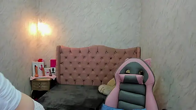 Lianngrace online show from 12-22-25, 02:39