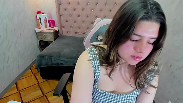 Snapshot of Lianngrace chatting on 02-12-26, 03:23 Lianngrace online show from 02-12-26, 03:23