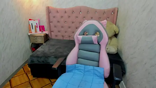 Snapshot of Lianngrace chatting on 02-16-26, 02:05 Lianngrace online show from 02-16-26, 02:05