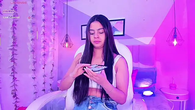 Bella walker  online show from 12-17-25, 08:14