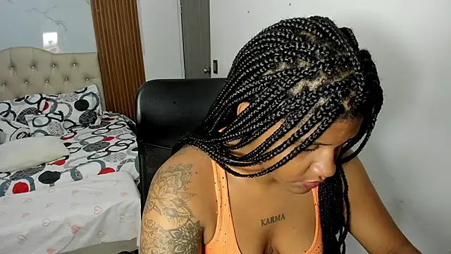Snapshot of ZahraRose chatting on 05-01-26, 09:09 ZahraRose online show from 05-01-26, 09:09